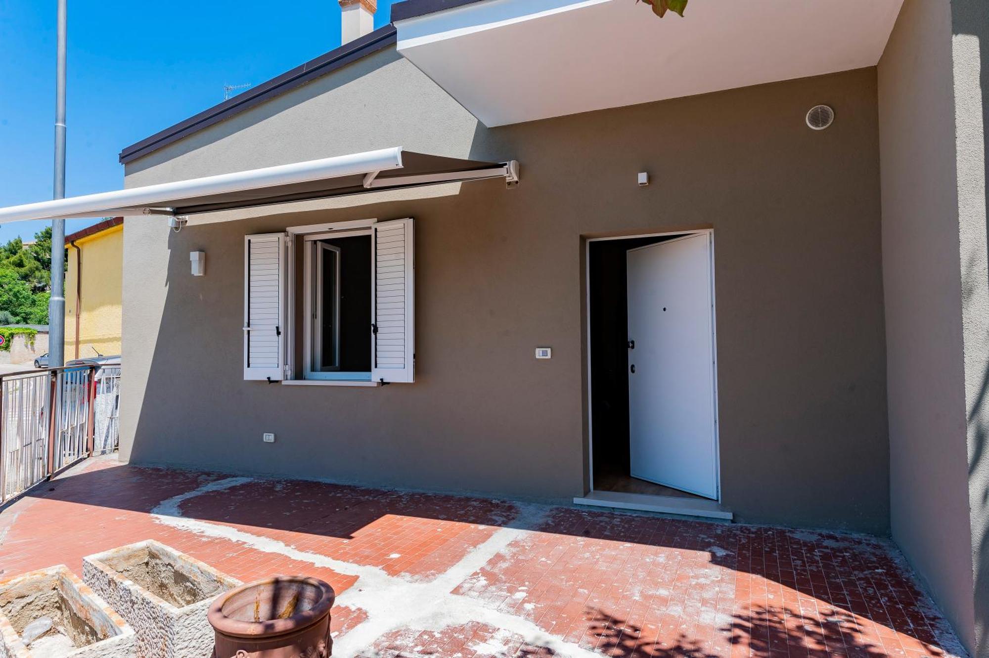 Colli Modern With Courtyard Appartamento *