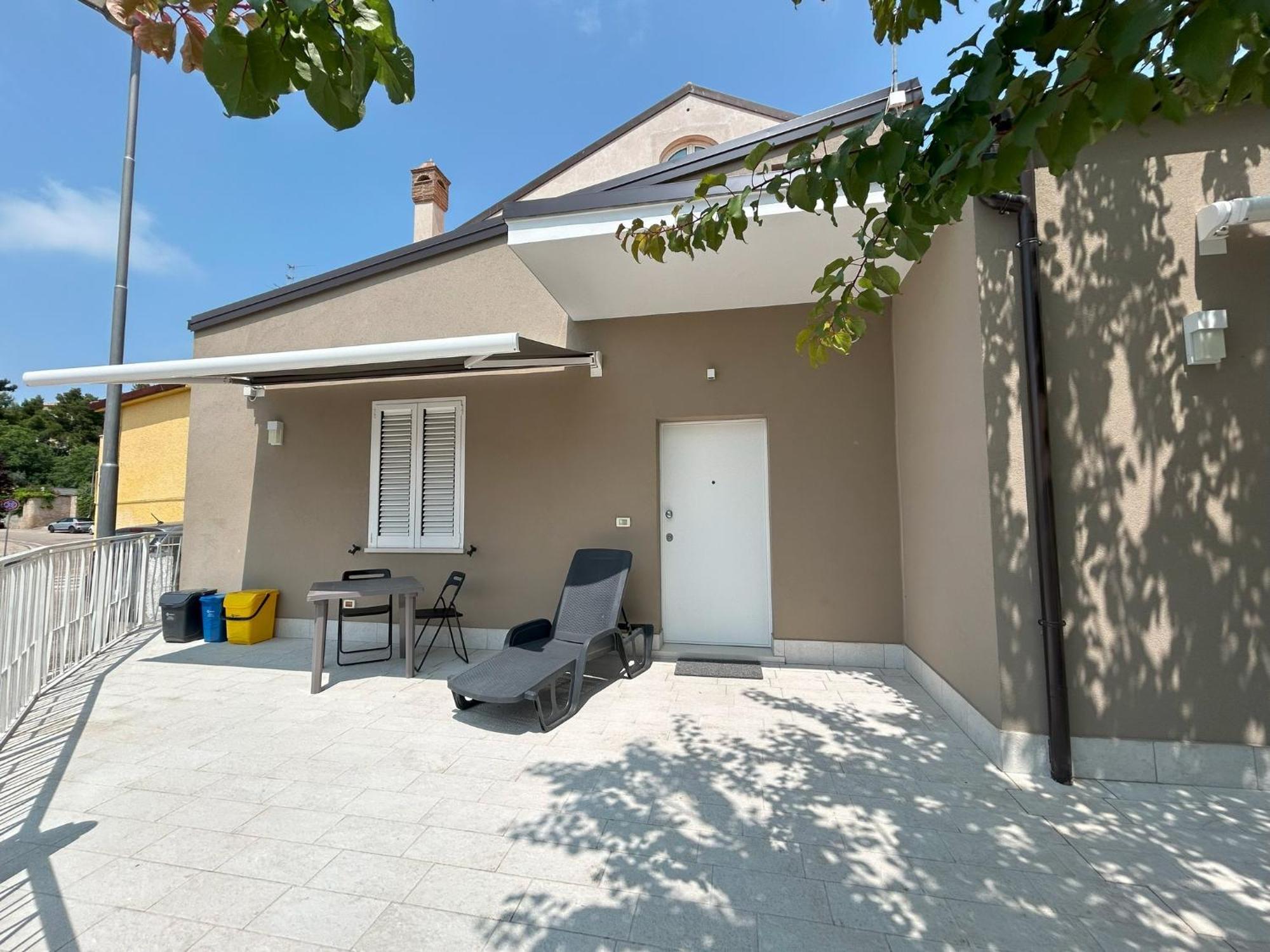 Colli Modern With Courtyard *